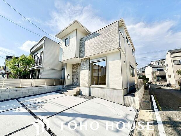 陽射しとともに、少しづつ装いを変える街の景観から、この街ならではの美しい風景とここから紡がれる物語。