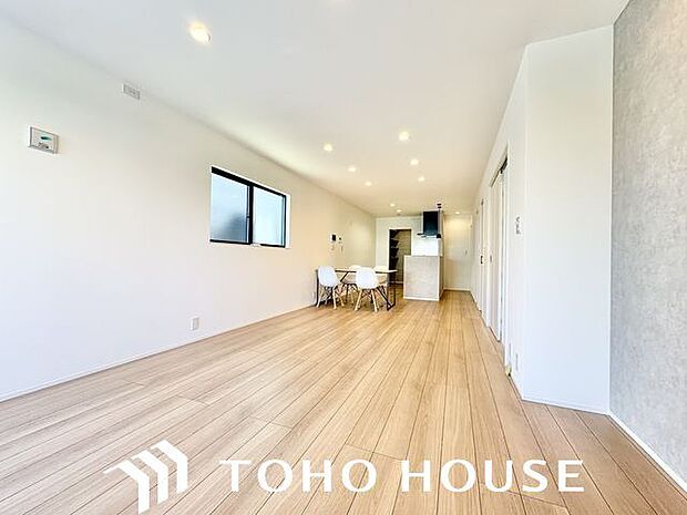 お気に入りのこの場所。いつもと変わらない週末のひととき。なんでもない朝の会話さえもとっておきの時間。
