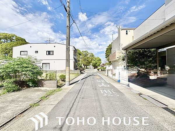 前面道路は幅員約5.3ｍ。