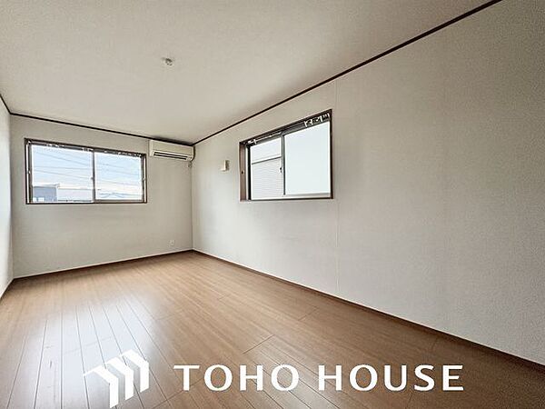 一日の疲れをいやしてくれる主寝室。時を忘れて過ごす場所として過ごせるお部屋。