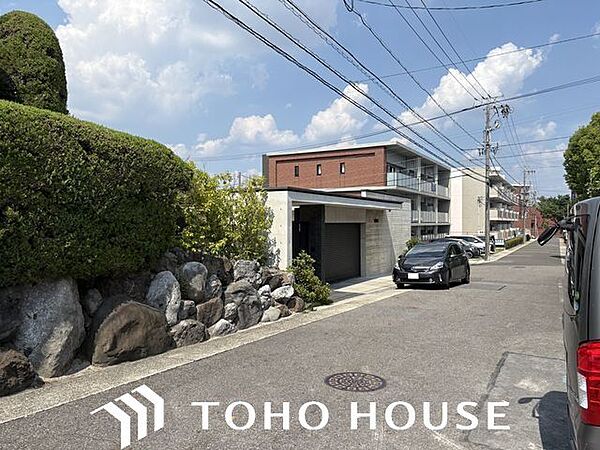 お住まい探しの中で是非チェックして頂きたいのが、前面道路の交通量と安全性、周辺の幹線道路の状況、抜け道等の状況です。毎日通る場所だからこそ、ご納得頂ける環境であってほしいと思います。