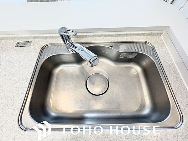 調理器具や食器類もゆったり洗えるシンクが嬉しいですね。