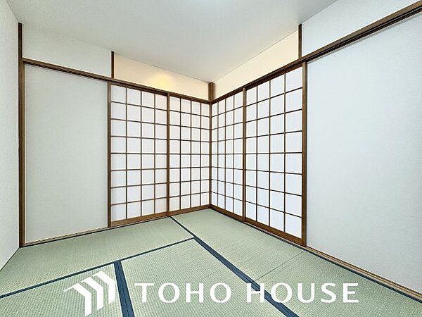 和室は心落ち着く空間。家族団らんや来客時の客間等々、多目的に活用出来る便利なスペースです。