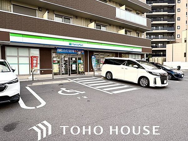 ファミリーマート刈谷市駅東店 290m