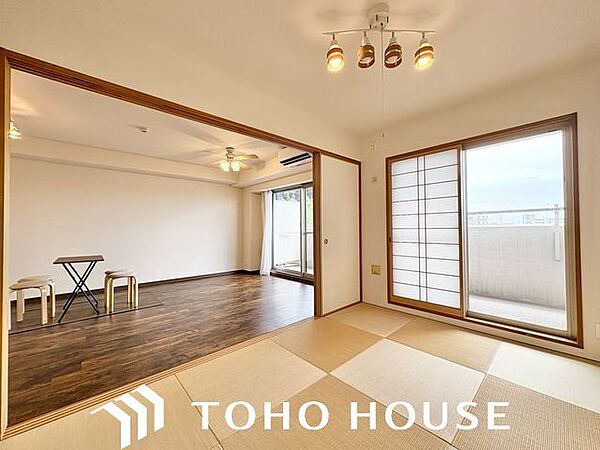 和室は心落ち着く空間。家族団らんや来客時の客間等々、多目的に活用出来る便利なスペースです。