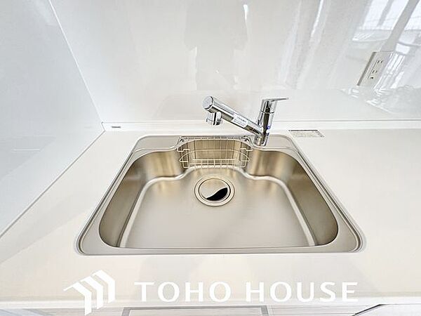 調理器具や食器類もゆったり洗えるシンクが嬉しいですね。