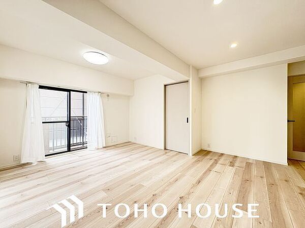 お気に入りのソファで一日ゆったりとくつろぐ時間を最優先にする。そんなスタイルをかなえられる空間です。
