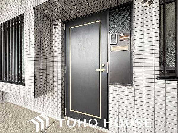 毎日出入りに使う玄関は外出する時は爽やかに、帰宅するときはホッとする落ち着いた空間へ。