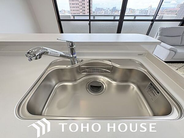 調理器具や食器類もゆったり洗えるシンクが嬉しいですね。
