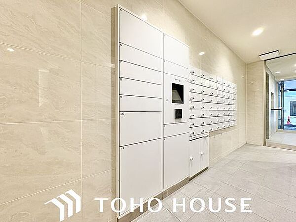 お仕事やお出かけで荷物が受け取れない時も大変便利な宅配ボックス完備。
