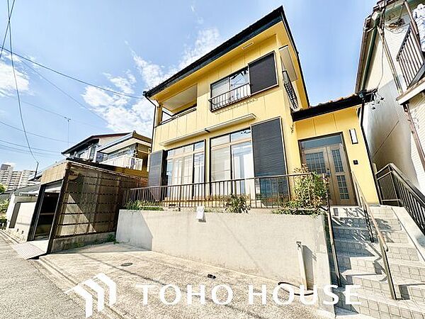 爽やかな青空の下に贅沢なほどに降り注ぐ陽光、豊かな居住性。クオリティが見事に調和した住空間。