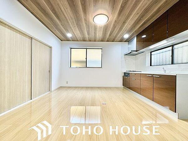 会話が弾むリビング、料理が愉しくなるキッチン。家は、ただ生活する場ではなく、暮らしを愉しく、快適に。