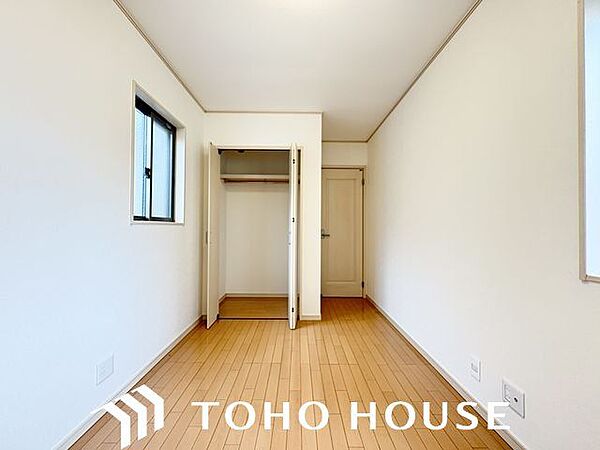 充分な収納スペースを確保。居室内に余計な家具を置く必要がないので、シンプルですっきりとした暮らし。
