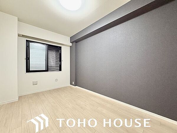 一日の疲れをいやしてくれる主寝室。時を忘れて過ごす場所として過ごせるお部屋。