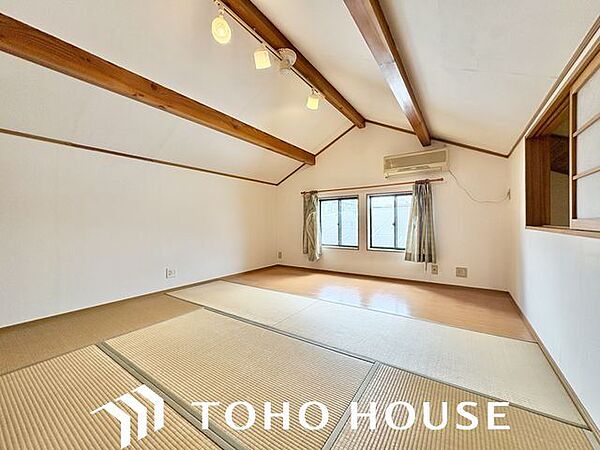 一日の疲れをいやしてくれる主寝室。時を忘れて過ごす場所として過ごせるお部屋。