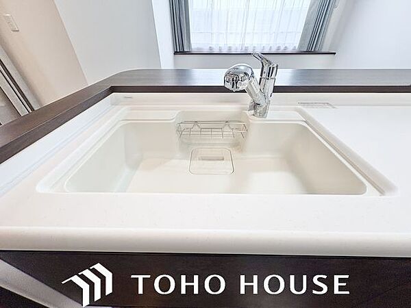 調理器具や食器類もゆったり洗えるシンクが嬉しいですね。