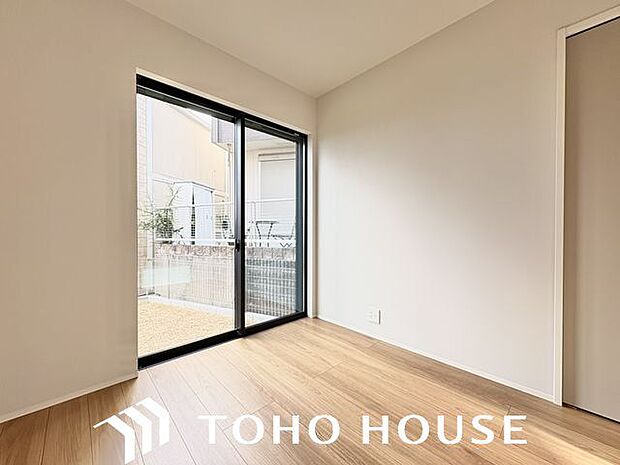 一日の疲れをいやしてくれる主寝室。時を忘れて過ごす場所として過ごせるお部屋。