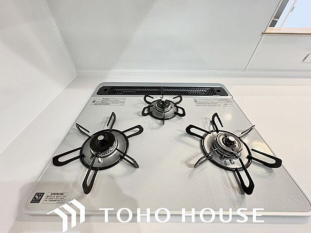 忙しいときでも一度にたくさんの料理が作れる3口コンロ。使い勝手の良さを考えました。