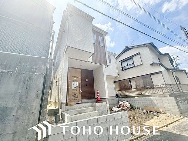爽やかな青空の下に贅沢なほどに降り注ぐ陽光、豊かな居住性。クオリティが見事に調和した住空間。