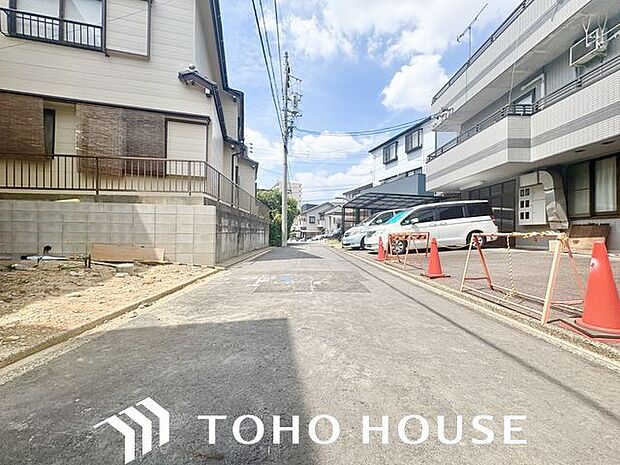 お住まい探しの中で是非チェックして頂きたいのが、前面道路の交通量と安全性、周辺の幹線道路の状況、抜け道等の状況です。毎日通る場所だからこそ、ご納得頂ける環境であってほしいと思います。