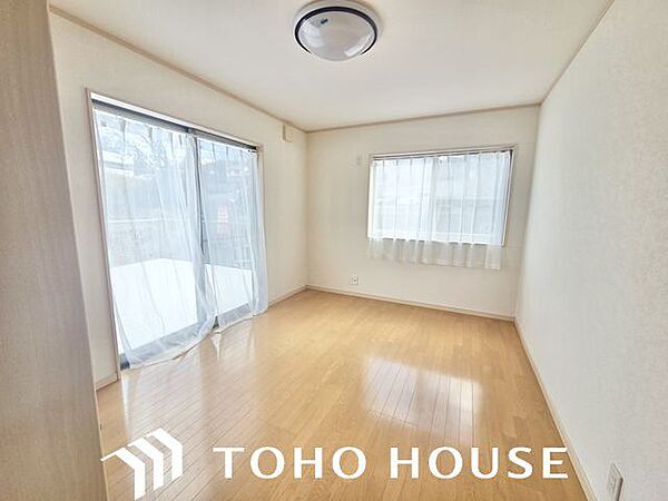 過ぎ行く時間をゆったりと感じることができる落ち着いたお部屋。プライベートな時間を満喫できます。