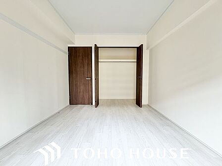 充分な収納スペースを確保。居室内に余計な家具を置く必要がないので、シンプルですっきりとした暮らし。