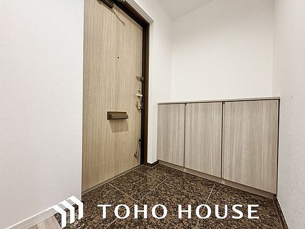 玄関はお家の顔としてすっきりとした素敵な空間に。印象のよい玄関は爽やかな住まいへの入り口です。