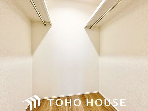 ウォークインクローゼットをご用意しております。その分お部屋を広く使うことができますね。
