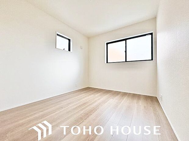明るい日差しが差し込む空間。美しい街並みと穏やかな住環境でやすらぎの暮らしを叶えます。