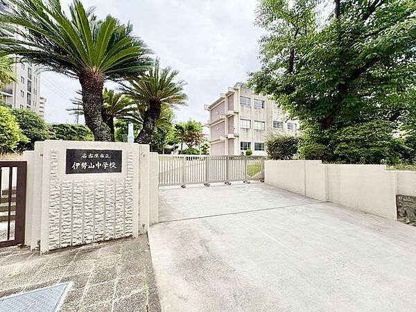 名古屋市立伊勢山中学校 1800m