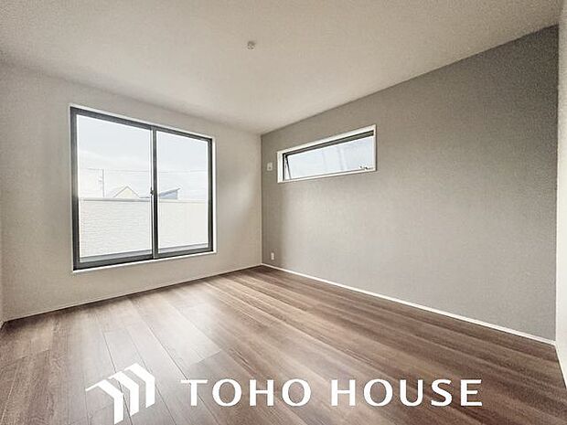 一日の疲れをいやしてくれる主寝室。時を忘れて過ごす場所として過ごせるお部屋。