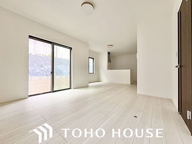 家族の温かさと陽光の暖かさ、楽しい毎日と明るい未来を予感させる「空間が織り成すひとつ先の住み心地」