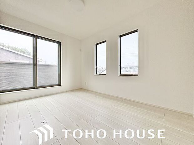 一日の疲れをいやしてくれる主寝室。時を忘れて過ごす場所として過ごせるお部屋。