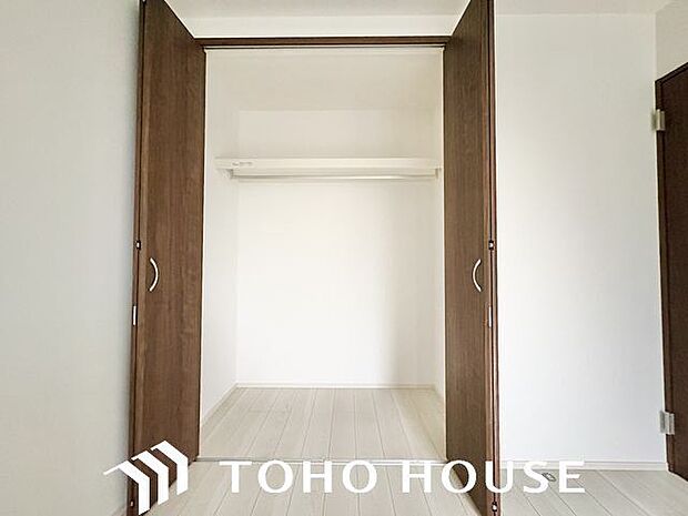 無駄を省き有効に活用した収納スペース。細々したモノを片付けられて便利です。
