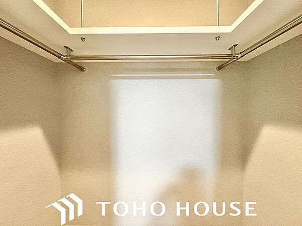 大容量収納可能なウォークインクローゼットはシーズンオフの服や普段使わない物をたくさん収納できます。