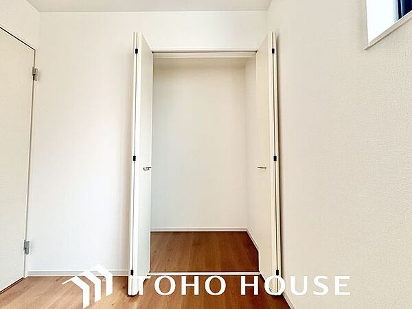 無駄を省き有効に活用した収納スペース。細々したモノを片付けられて便利です。