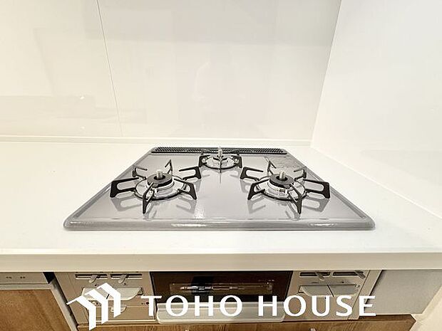 忙しいときでも一度にたくさんの料理が作れる3口コンロ。使い勝手の良さを考えました。