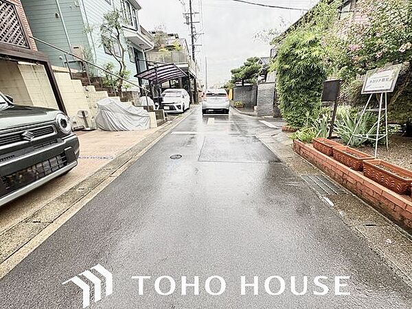 お住まい探しの中で是非チェックして頂きたいのが、前面道路の交通量と安全性、周辺の幹線道路の状況、抜け道等の状況です。毎日通る場所だからこそ、ご納得頂ける環境であってほしいと思います。