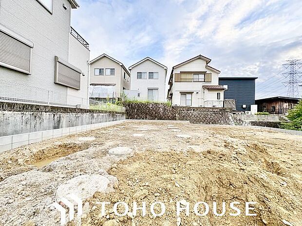 穏やかな住環境と充実の生活利便性を備えたこの地で誇りに思える住まいを実現。