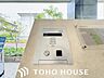 エントランス：オートロック機能付で、安心のセキュリティ。毎日の暮らしを優しくサポートしてくれます。