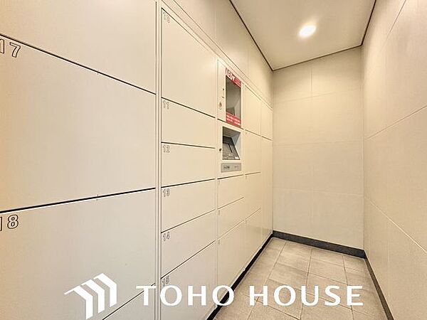 宅配ＢＯＸ。お仕事やお出かけで荷物が受け取れない時も大変便利です。