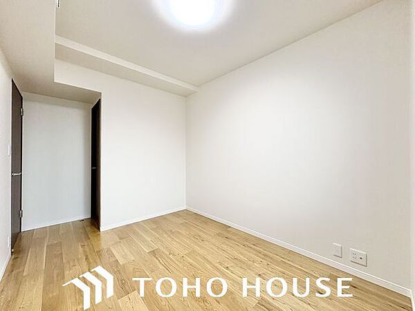 一日の疲れをいやしてくれる主寝室。時を忘れて過ごす場所として過ごせるお部屋。