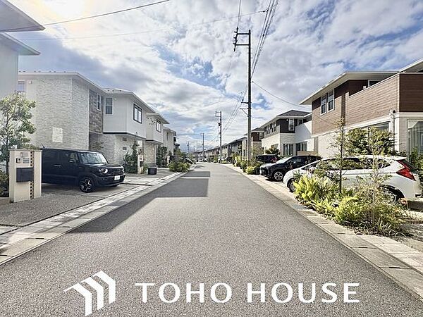 お住まい探しの中で是非チェックして頂きたいのが、前面道路の交通量と安全性、周辺の幹線道路の状況、抜け道等の状況です。毎日通る場所だからこそ、ご納得頂ける環境であってほしいと思います。