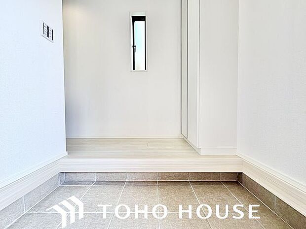 玄関はお家の顔としてすっきりとした素敵な空間に。印象のよい玄関は爽やかな住まいへの入り口です。