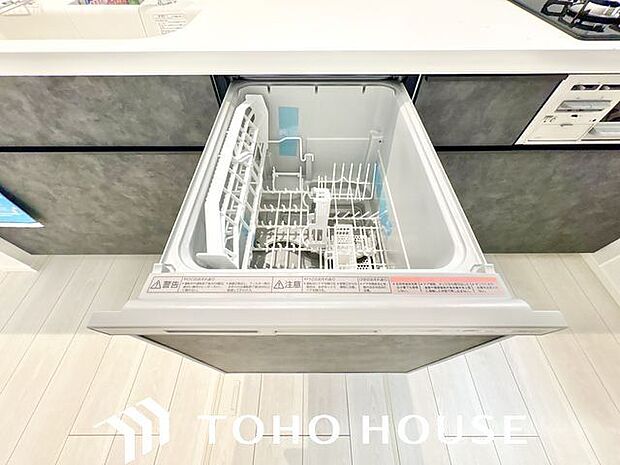 食器を洗っている間にお掃除など、様々なシーンで家事の時短に役立つビルトイン食洗機。