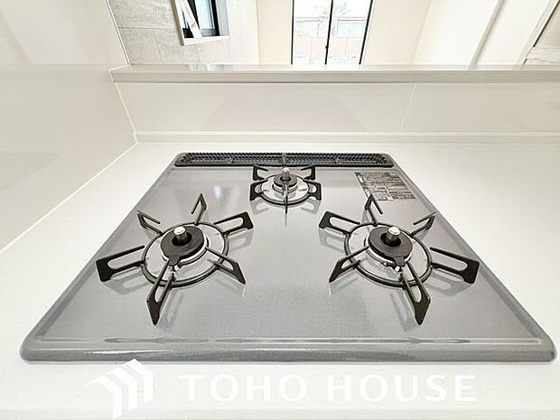 忙しいときでも一度にたくさんの料理が作れる3口コンロ。使い勝手の良さを考えました。