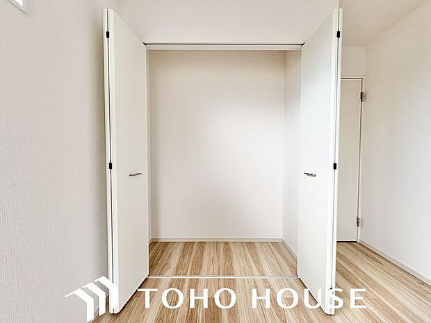無駄を省き有効に活用した収納スペース。細々したモノを片付けられて便利です。