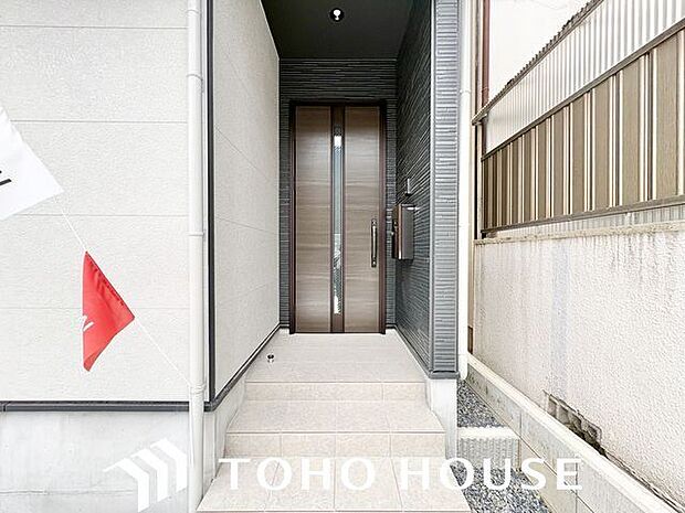 玄関はお家の顔としてすっきりとした素敵な空間に。印象のよい玄関は爽やかな住まいへの入り口です。