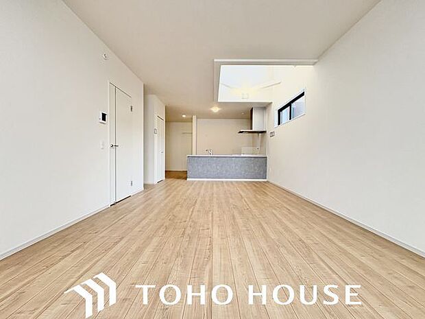 家族の温かさと陽光の暖かさ、楽しい毎日と明るい未来を予感させる「空間が織り成すひとつ先の住み心地」