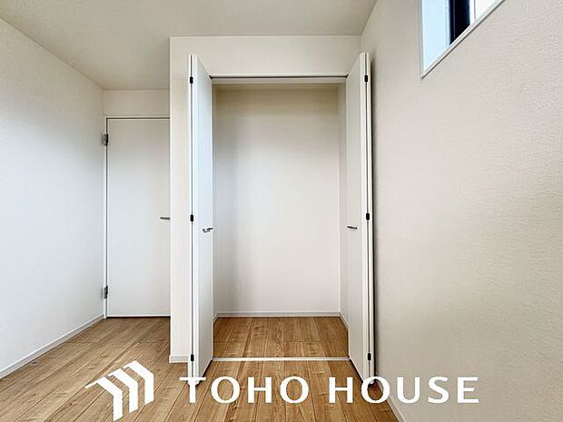 無駄を省き有効に活用した収納スペース。細々したモノを片付けられて便利です。
